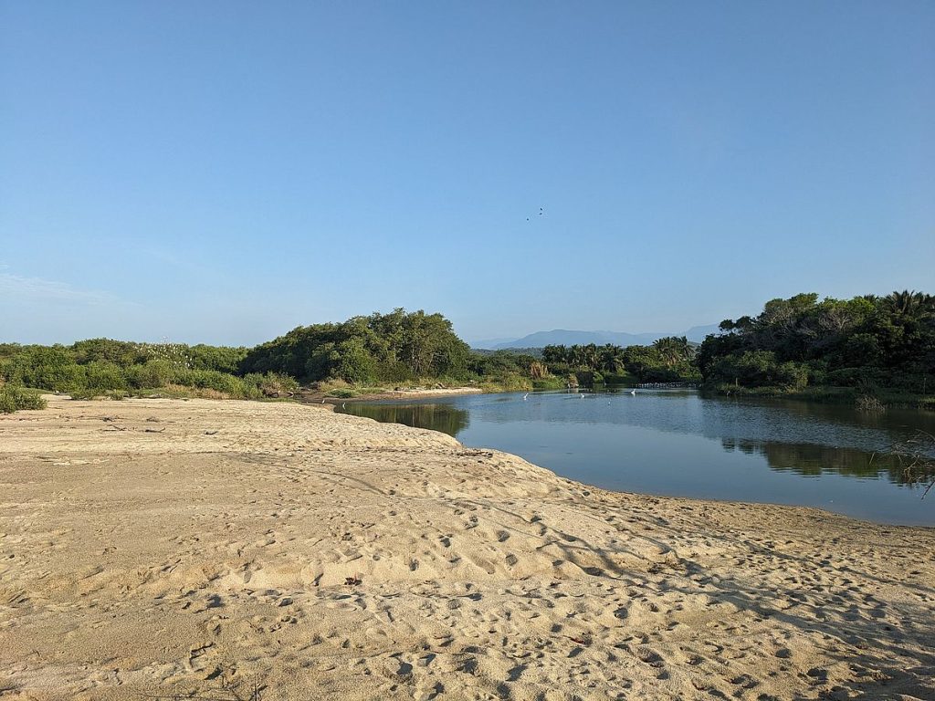 The curve of the river. The tide is still high and the mudflats are underwater.